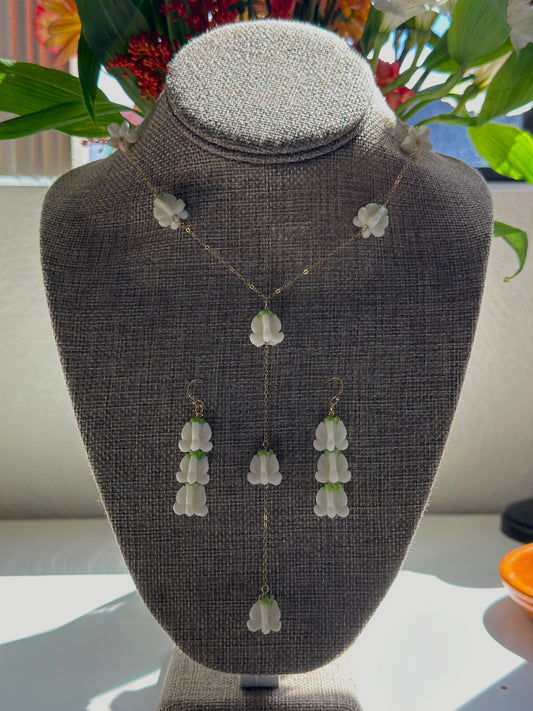 White puakalaunu earrings